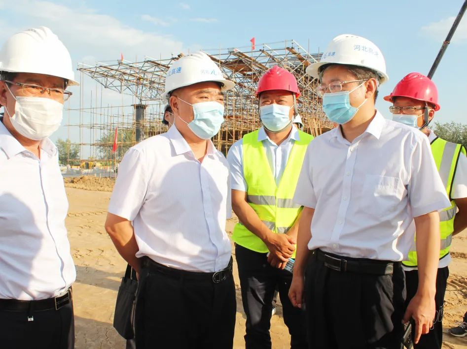 河北高速集團黨委副書記、副董事長、總經(jīng)理楊榮博深入石家莊東、石家莊南收費站改建工程項目檢查工作